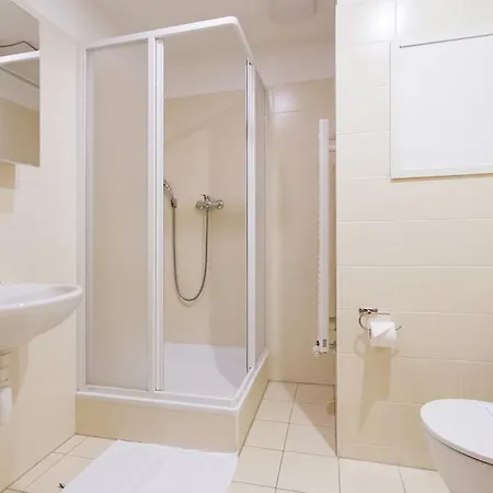 Gol Garni Hotel 3*